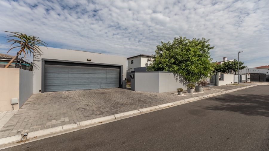 3 Bedroom Property for Sale in Parklands North Western Cape